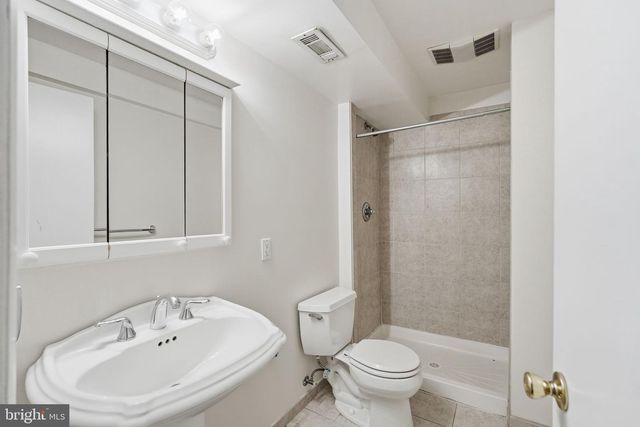 9901 FERNWOOD RD, Bethesda, MD 20817