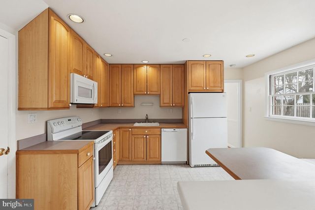 9901 FERNWOOD RD, Bethesda, MD 20817