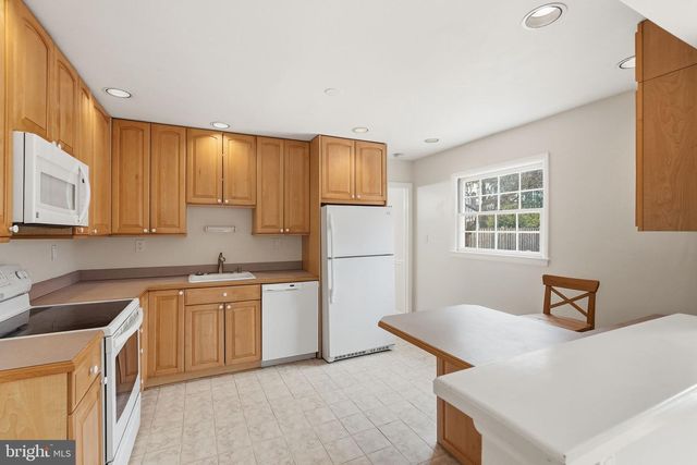 9901 FERNWOOD RD, Bethesda, MD 20817