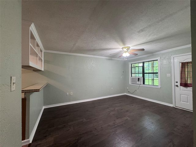 141 Hogan, Livingston, TX 77351