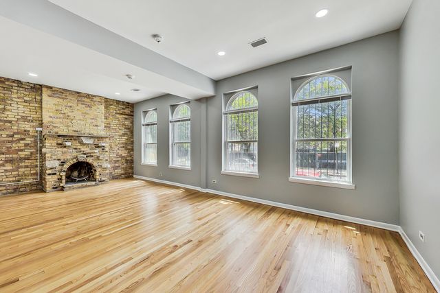 864 W Aldine Avenue 3, Chicago, IL 60657
