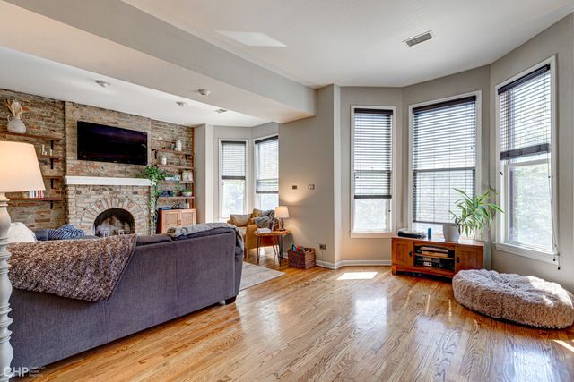 864 W Aldine Avenue 3, Chicago, IL 60657
