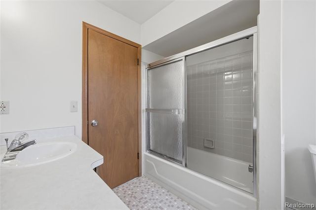 15180 Raphael Terrace, Warren, MI 48088