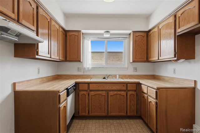 15180 Raphael Terrace, Warren, MI 48088