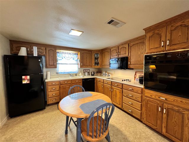 104 E Little Street, Hamilton, TX 76531