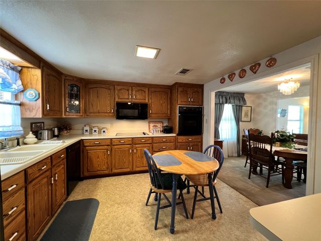 104 E Little Street, Hamilton, TX 76531