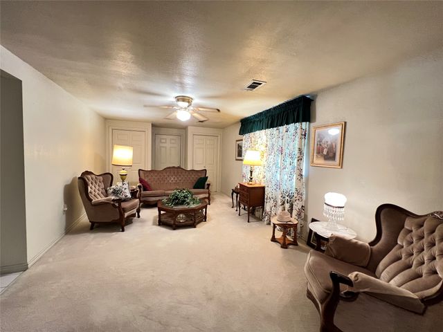 104 E Little Street, Hamilton, TX 76531