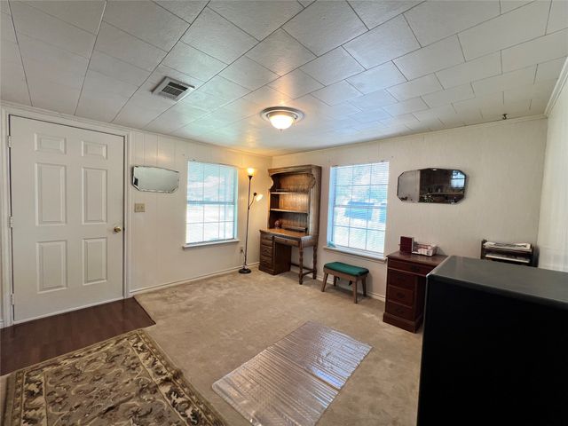 104 E Little Street, Hamilton, TX 76531