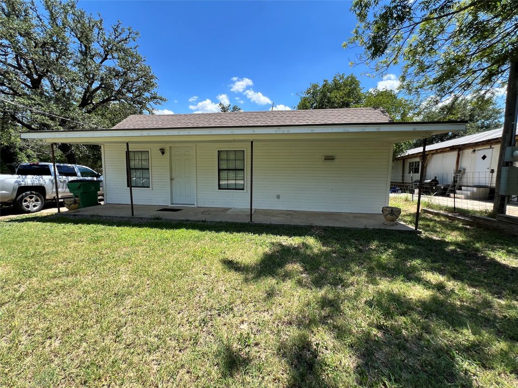 104 E Little Street, Hamilton, TX 76531