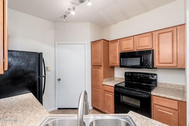 1411 E Orangewood Avenue 105, Phoenix, AZ 85020