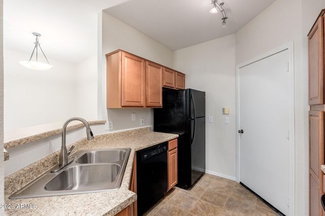 1411 E Orangewood Avenue 105, Phoenix, AZ 85020