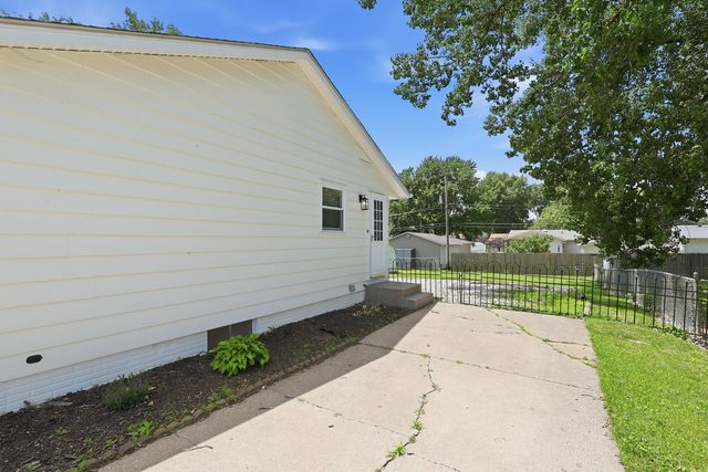 2319 Pinehurst Drive, Bettendorf, IA 52722