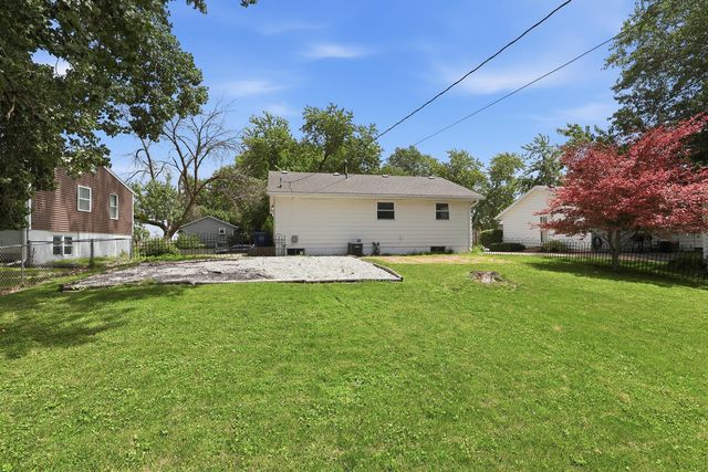 2319 Pinehurst Drive, Bettendorf, IA 52722