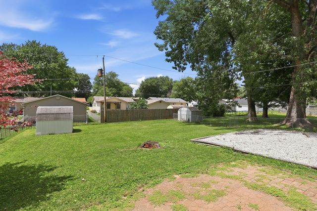 2319 Pinehurst Drive, Bettendorf, IA 52722