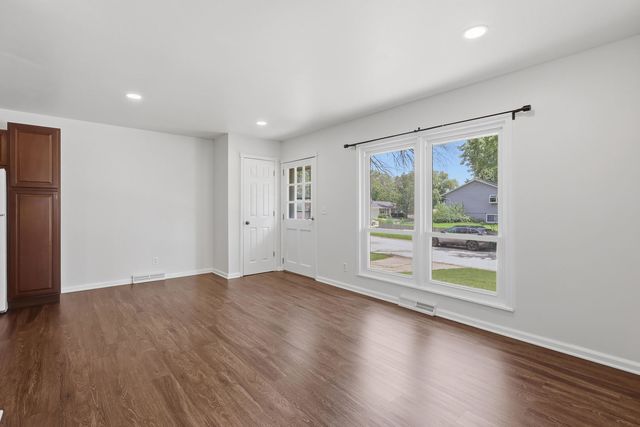 2319 Pinehurst Drive, Bettendorf, IA 52722