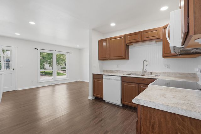 2319 Pinehurst Drive, Bettendorf, IA 52722