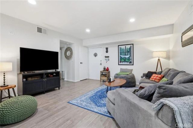 18530 Hatteras Street 337, Tarzana, CA 91356