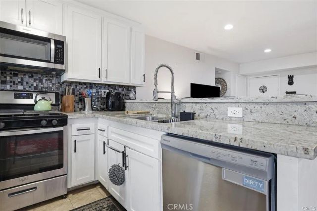18530 Hatteras Street 337, Tarzana, CA 91356