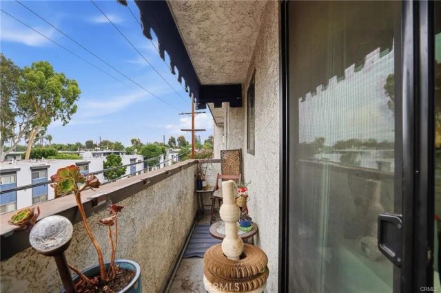 18530 Hatteras Street 337, Tarzana, CA 91356