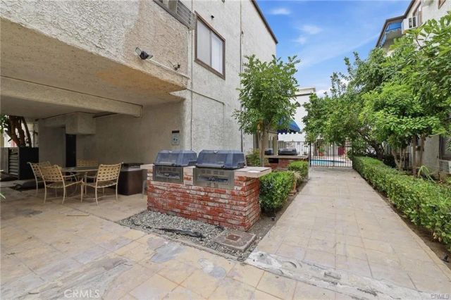 18530 Hatteras Street 337, Tarzana, CA 91356