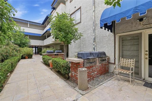 18530 Hatteras Street 337, Tarzana, CA 91356