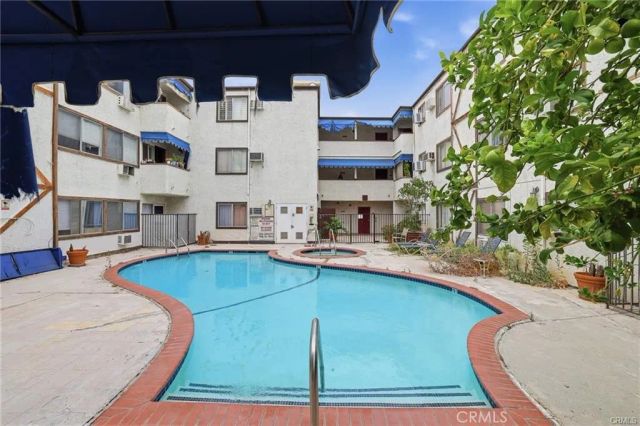 18530 Hatteras Street 337, Tarzana, CA 91356