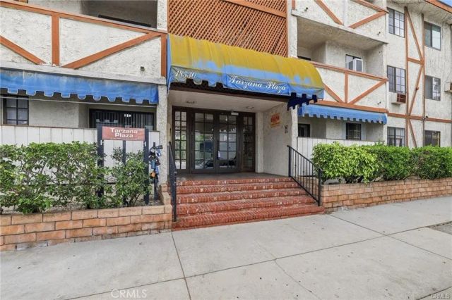 18530 Hatteras Street 337, Tarzana, CA 91356