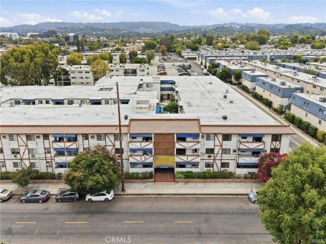 18530 Hatteras Street 337, Tarzana, CA 91356
