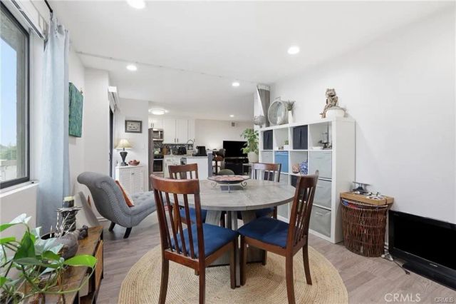 18530 Hatteras Street 337, Tarzana, CA 91356