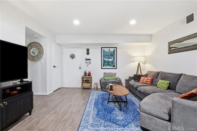 18530 Hatteras Street 337, Tarzana, CA 91356