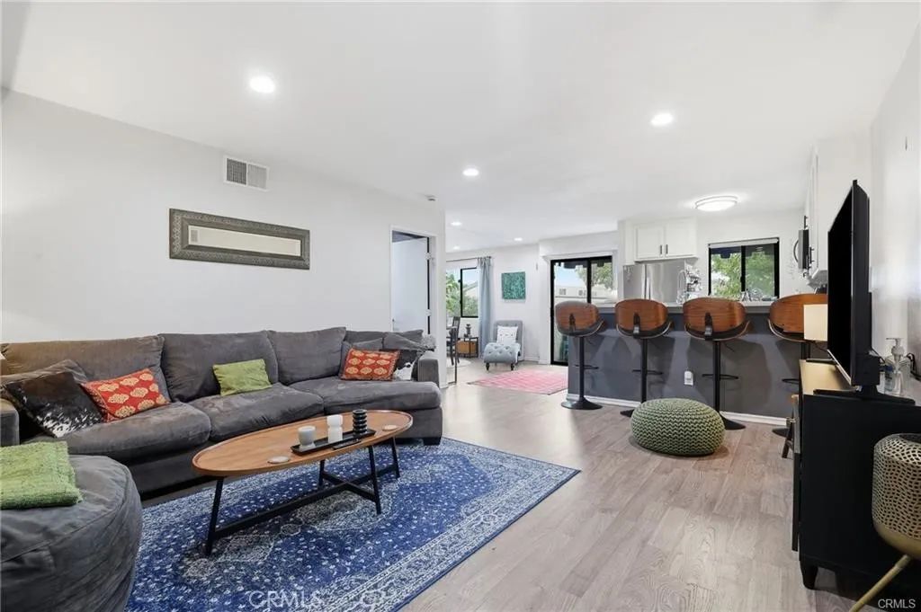 18530 Hatteras Street 337, Tarzana, CA 91356
