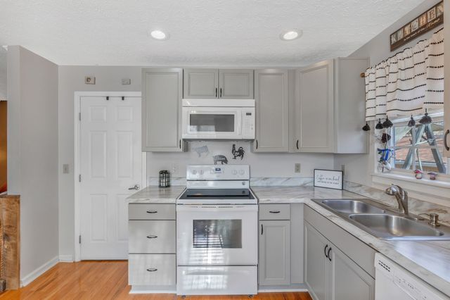 115 Sherron Dr, Dickson, TN 37055