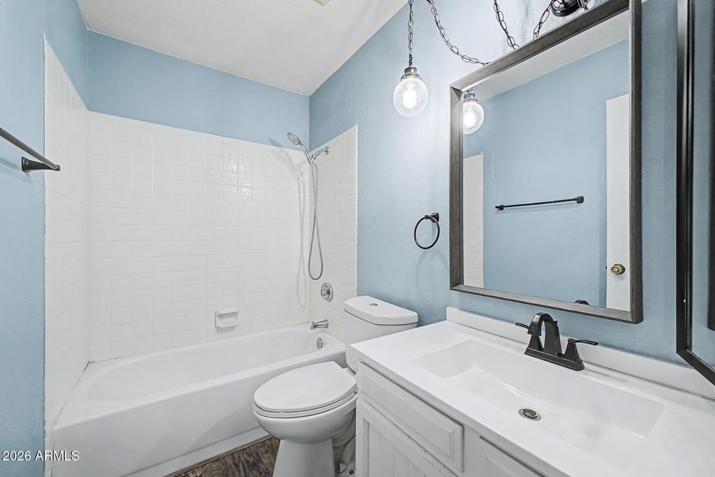 Image 14 of property listing at 2956 W SANDRA Terrace, Phoenix, AZ 85053
