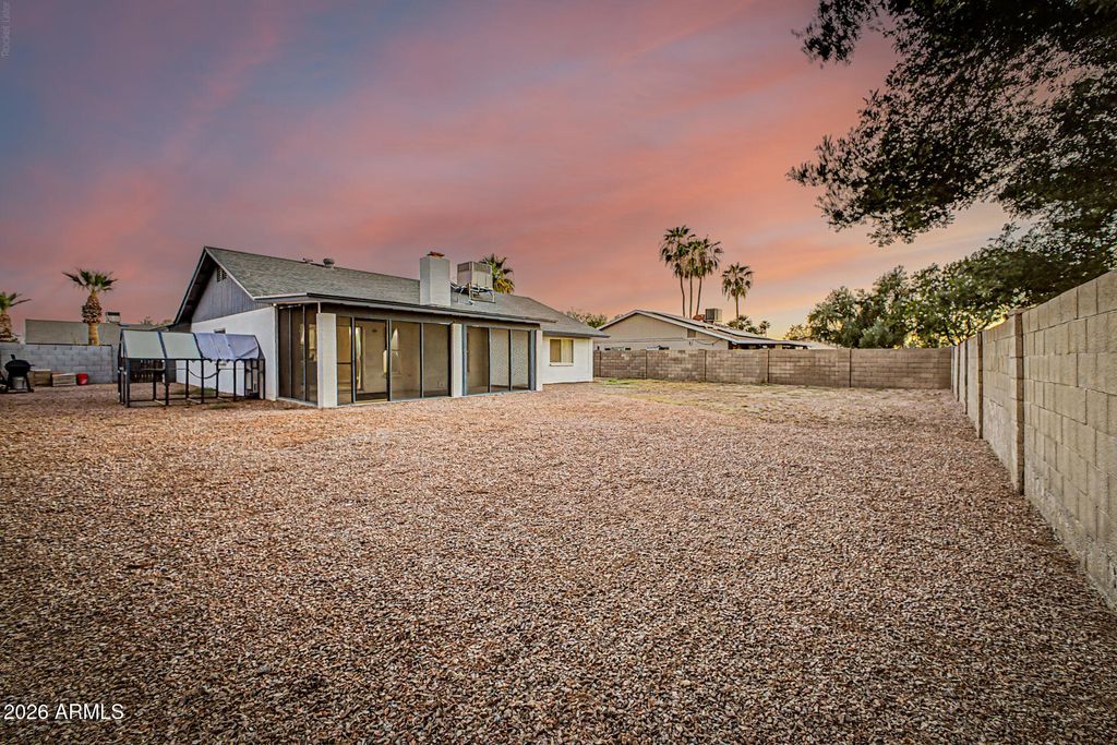 Image 17 of property listing at 2956 W SANDRA Terrace, Phoenix, AZ 85053
