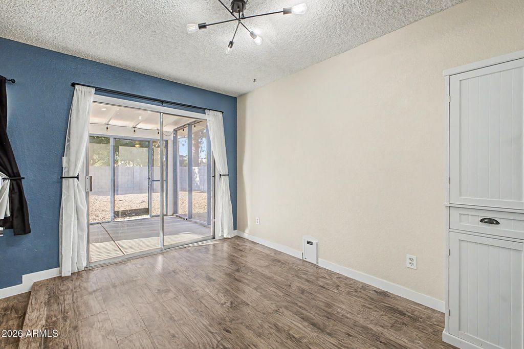 Image 5 of property listing at 2956 W SANDRA Terrace, Phoenix, AZ 85053