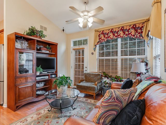 2805 Bond Circle 2805, Naperville, IL 60563