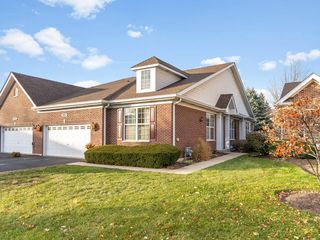 2805 Bond Circle 2805, Naperville, IL 60563