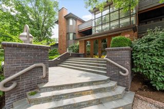 155 N Hanley Road 207, St Louis, MO 63105