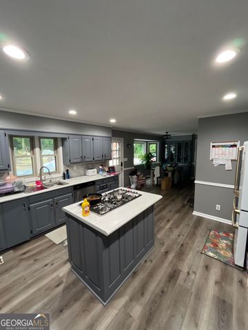 905 Strawberry Drive, Ellenwood, GA 30294