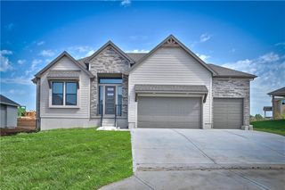 24621 W 60th Terrace, Shawnee, KS 66226