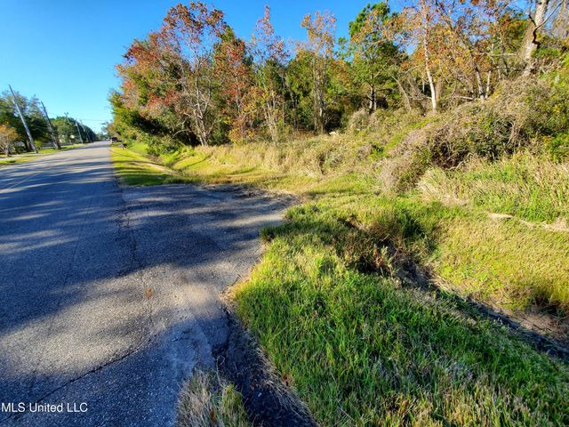 3098 Washington Street, Bay Saint Louis, MS 39520