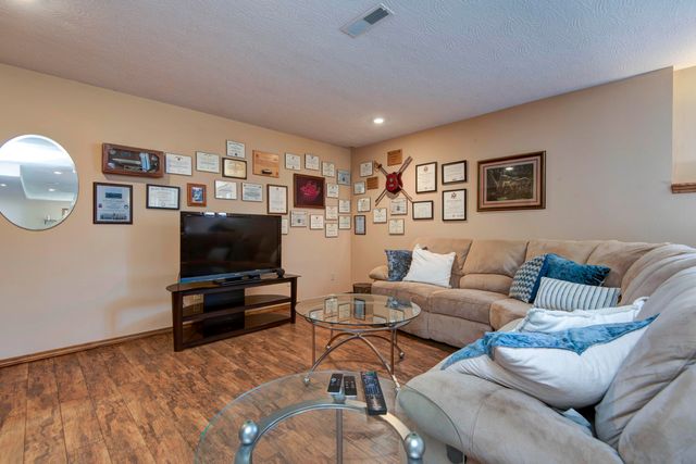 514 S Farm Road 193, Springfield, MO 65809