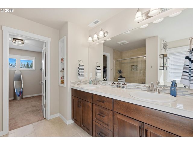 6703 Ne 107TH St, Vancouver, WA 98686