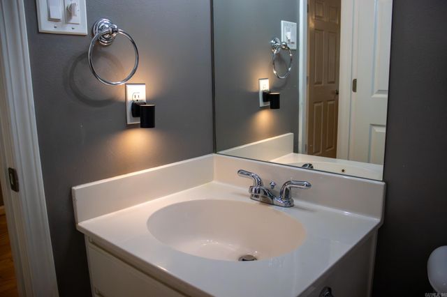 1125 Barberry Cove, Benton, AR 72015