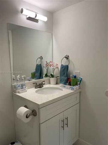 10434 Sunrise Lakes Blvd 107, Sunrise, FL 33322