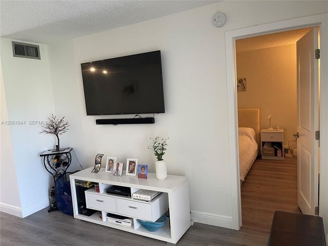 10434 Sunrise Lakes Blvd 107, Sunrise, FL 33322