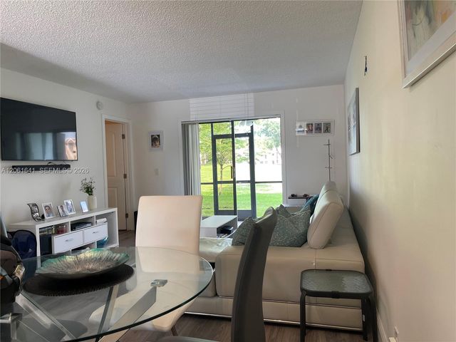 10434 Sunrise Lakes Blvd 107, Sunrise, FL 33322