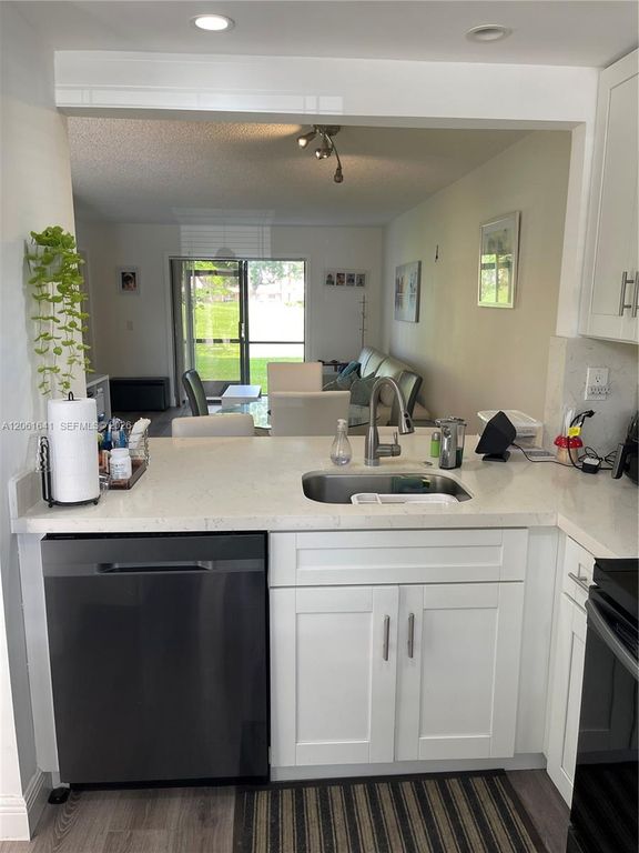 10434 Sunrise Lakes Blvd 107, Sunrise, FL 33322