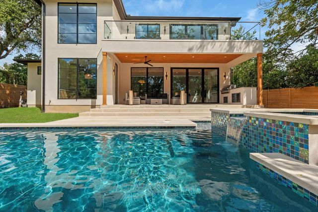 4700 Banister LN, Austin, TX 78745
