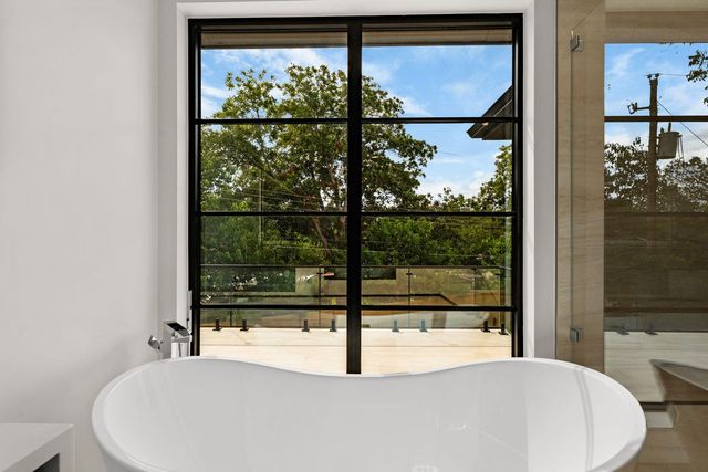 4700 Banister LN, Austin, TX 78745